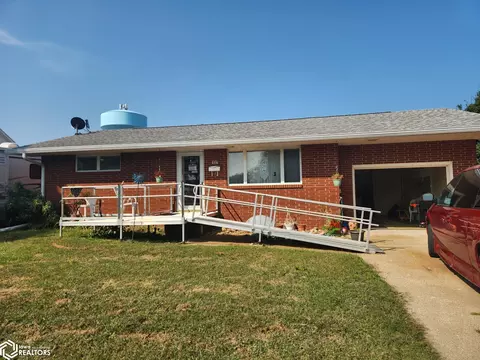 614 N First St, Knoxville, IA 50138