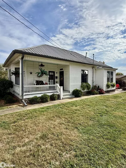 106 E South St, Mount Sterling, IL 62353
