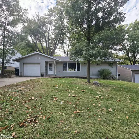 1315 N 3rd St N, Oskaloosa, IA 52577