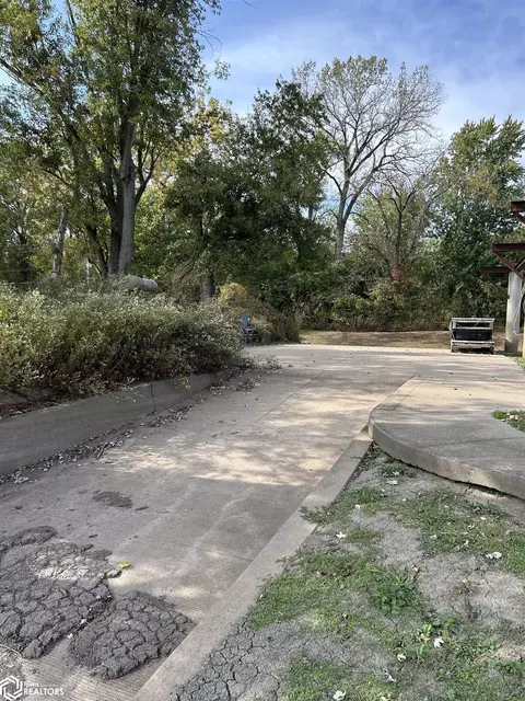 125 Oconnell Beach Rd, Burlington, IA 52601