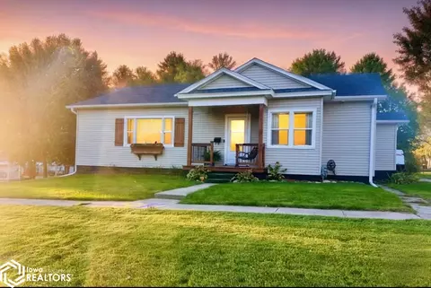 309 W Walnut St, Sigourney, IA 52591