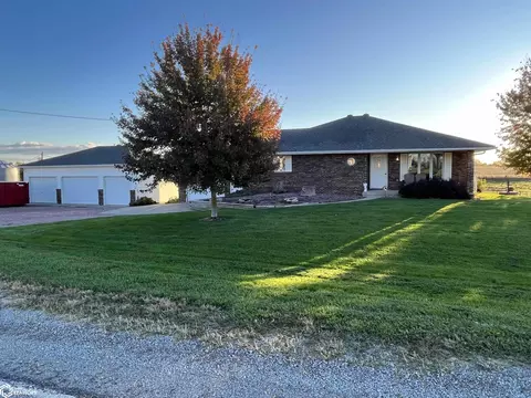 726 1st St, Plano, IA 52581