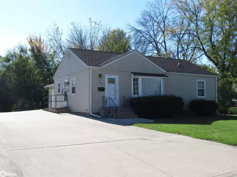 904 3rd Ave NE, Clarion, IA 50525