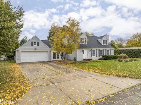 5 Lakeview Dr, Mason City, IA 50401