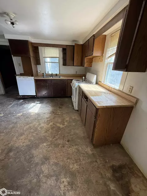 Kitchen - 135 Chandler Blvd, Macomb, IL 61455 photo 1 of 2