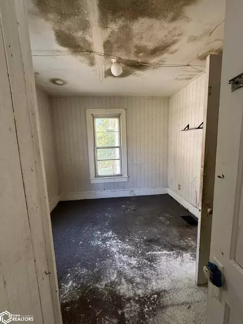 Bedroom - 135 Chandler Blvd, Macomb, IL 61455 photo 2 of 2