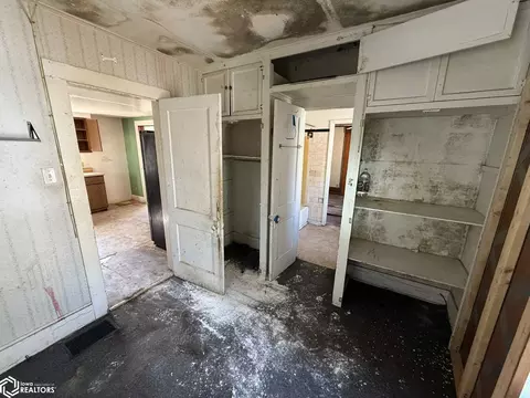 Entry Way - 135 Chandler Blvd, Macomb, IL 61455 photo 1 of 1