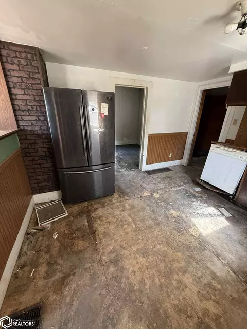 Kitchen - 135 Chandler Blvd, Macomb, IL 61455 photo 2 of 2