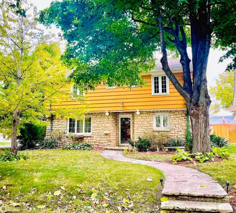 714 1st Ave E, Oskaloosa, IA 52577