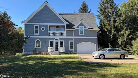 2105 Silverlakes Cir, Fairfield, IA 52556