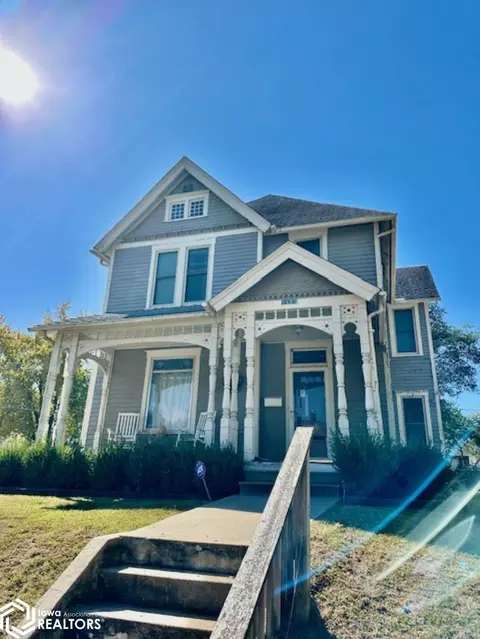 1123 S 7th St, Burlington, IA 52601