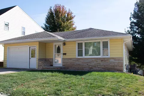 631 W 17th St, Carroll, IA 51401