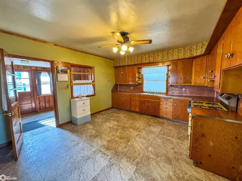 757 120th St, Hampton, IA 50441 photo 2