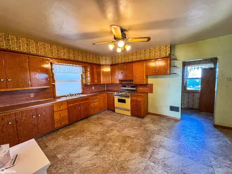 757 120th St, Hampton, IA 50441 photo 3