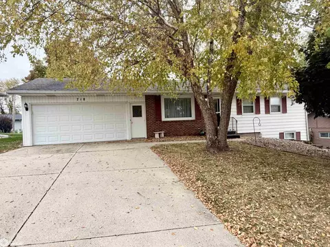 718 Alta Vista Dr, Carroll, IA 51401