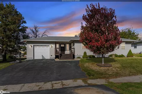 410 Carlton St, Garwin, IA 50632