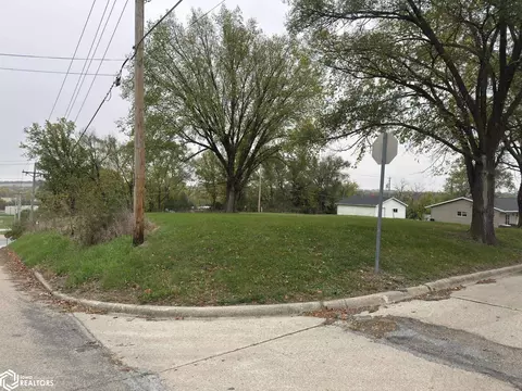 1408 Adams St, Corning, IA 50841