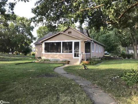 211 Mars Hill Dr, Clear Lake, IA 50428
