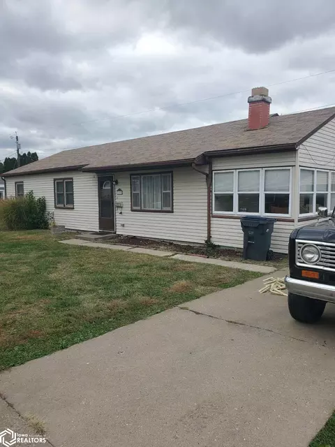 155 Windsor Cir, Burlington, IA 52601