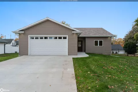 206 1st Ave N, State Center, IA 50247