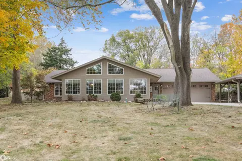 1563 Oakland Mills Rd, Mount Pleasant, IA 52641
