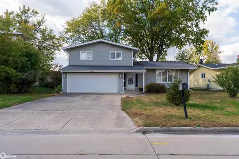 207 N 10th St, Albia, IA 52531