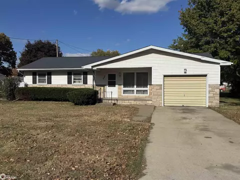 534 Jefferson St, Wapello, IA 52653