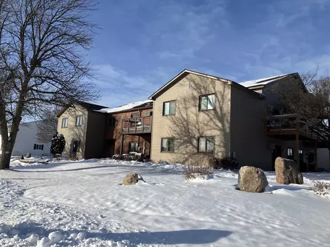 2110 14th Ave N #204, Clear Lake, IA 50428