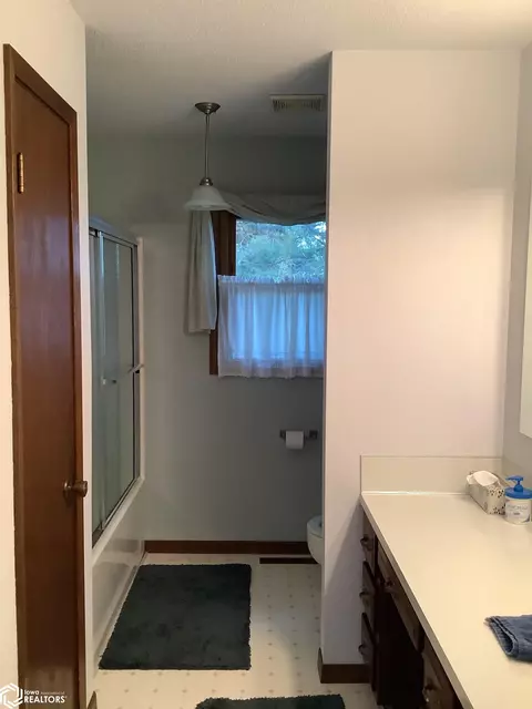 Bath - 1620 Quail Ave, Hampton, IA 50441 photo 1 of 2
