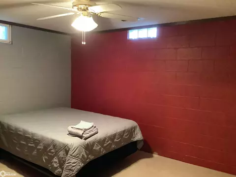 Bedroom - 1620 Quail Ave, Hampton, IA 50441 photo 2 of 2