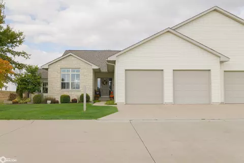 5646 Oak Hills Dr, Burlington, IA 52601