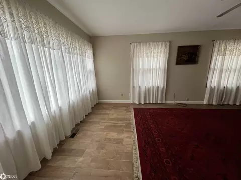 Living - 1571 Laurel, Hamilton, IL 62341 photo 2 of 8