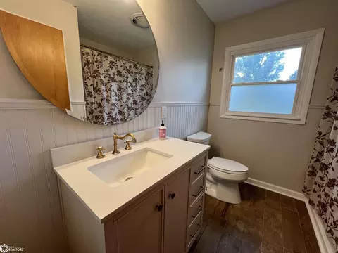 Bath - 1571 Laurel, Hamilton, IL 62341 photo 3 of 7