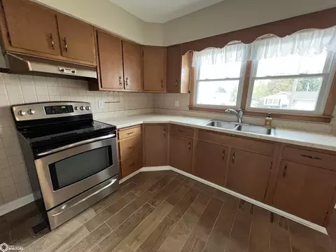 Kitchen - 1571 Laurel, Hamilton, IL 62341 photo 3 of 8