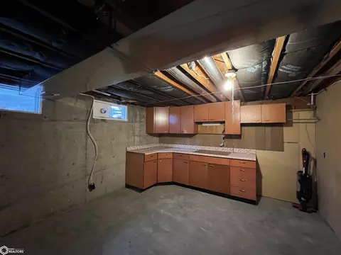 Kitchen - 1571 Laurel, Hamilton, IL 62341 photo 8 of 8