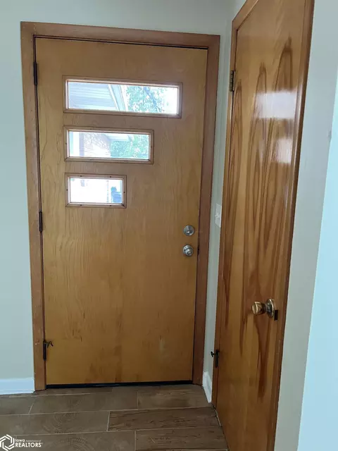 Entry Way - 1571 Laurel, Hamilton, IL 62341 photo 2 of 8