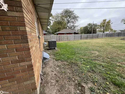 Exterior - 1571 Laurel, Hamilton, IL 62341 photo 6 of 8