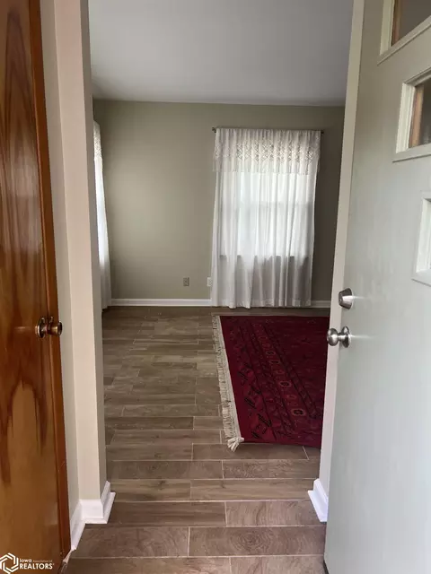 Entry Way - 1571 Laurel, Hamilton, IL 62341 photo 4 of 8