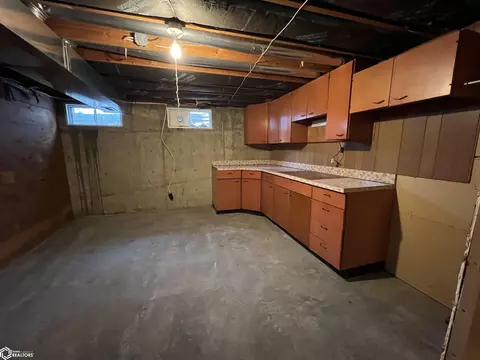 Kitchen - 1571 Laurel, Hamilton, IL 62341 photo 5 of 8