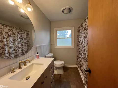 Bath - 1571 Laurel, Hamilton, IL 62341 photo 4 of 7