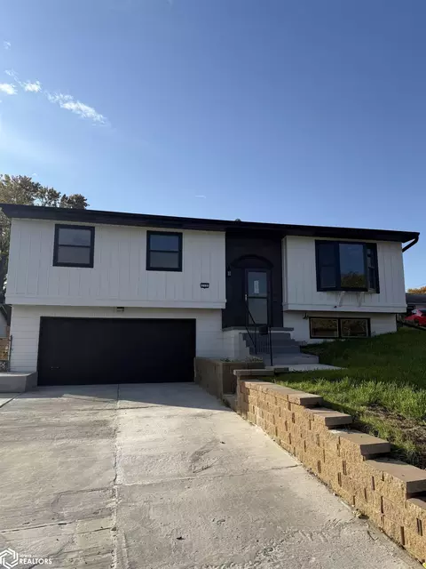213 Pine St, Marshalltown, IA 50158