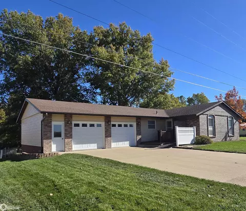 2226 Lynndale Rd, Oskaloosa, IA 52577