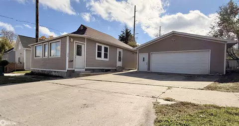 208 W Nevada St, Marshalltown, IA 50158