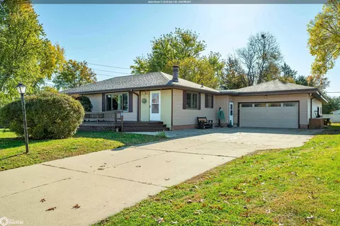 6 W Meadow Ln, Marshalltown, IA 50158