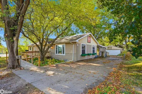 209 Shady Ln, West Burlington, IA 52655