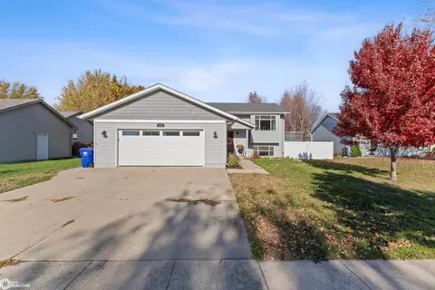 320 E Henschen St, Garner, IA 50438