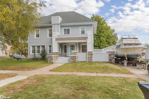 1210 Argyle St, Hamburg, IA 51640