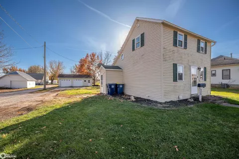 Exterior - 606 E 11th St, Vinton, IA 52349 photo 2 of 3