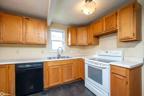 Kitchen - 606 E 11th St, Vinton, IA 52349 photo 2 of 3