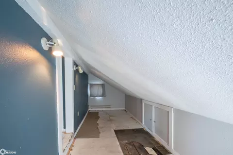 Entry Way - 606 E 11th St, Vinton, IA 52349 photo 2 of 2